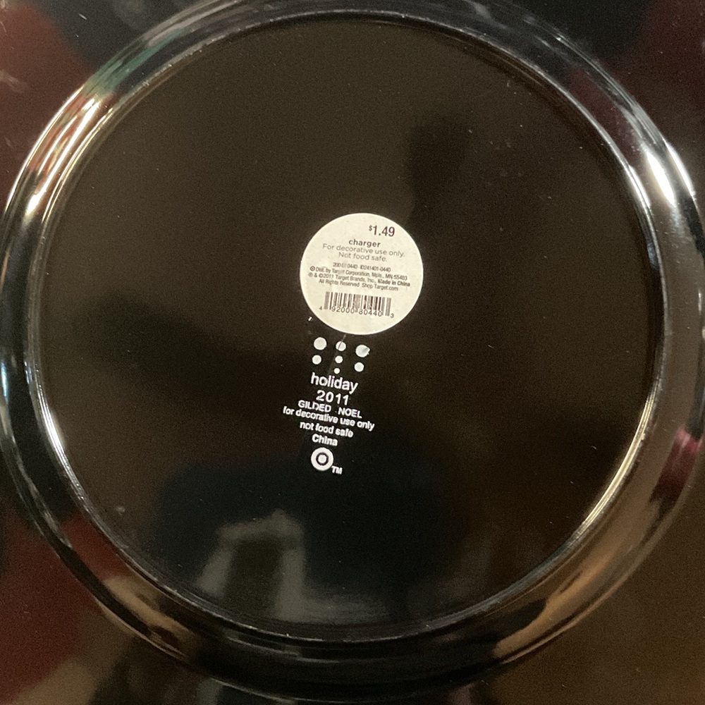 Holiday 2011 Gold Charger Plate 2pk - Picture 2 of 2